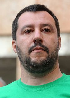 https://upload.wikimedia.org/wikipedia/commons/thumb/1/19/Matteo_Salvini_-_Trento_2015.JPG/225px-Matteo_Salvini_-_Trento_2015.JPG