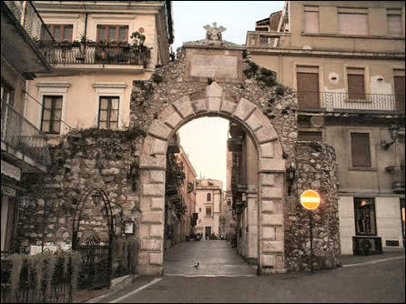 sicily4you taormina porta messina.jpg