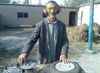 Vecchio_simula_un_dj_set_con_ruota_e_flex.jpg