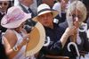 http://www.navecorsara.it/wp/wp-content/uploads/2009/11/Berlusconi_con_ventaglio_8.JPG