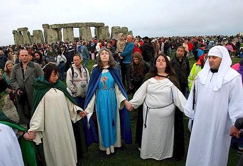 http://4.bp.blogspot.com/_TvyQqgpWAzw/TB5dede-NCI/AAAAAAAAF0A/zo1hsLhd_Ls/s1600/stonehenge+-.jpg