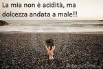 donna-triste-sulla-spiaggia-5937189.jpg