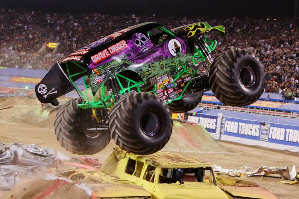 Monster Jam_GraveDigger_fot.LIVE_02.jpg