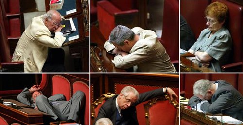 POLITICI-DORMONO-IN-PARLAMENTO-3.jpg