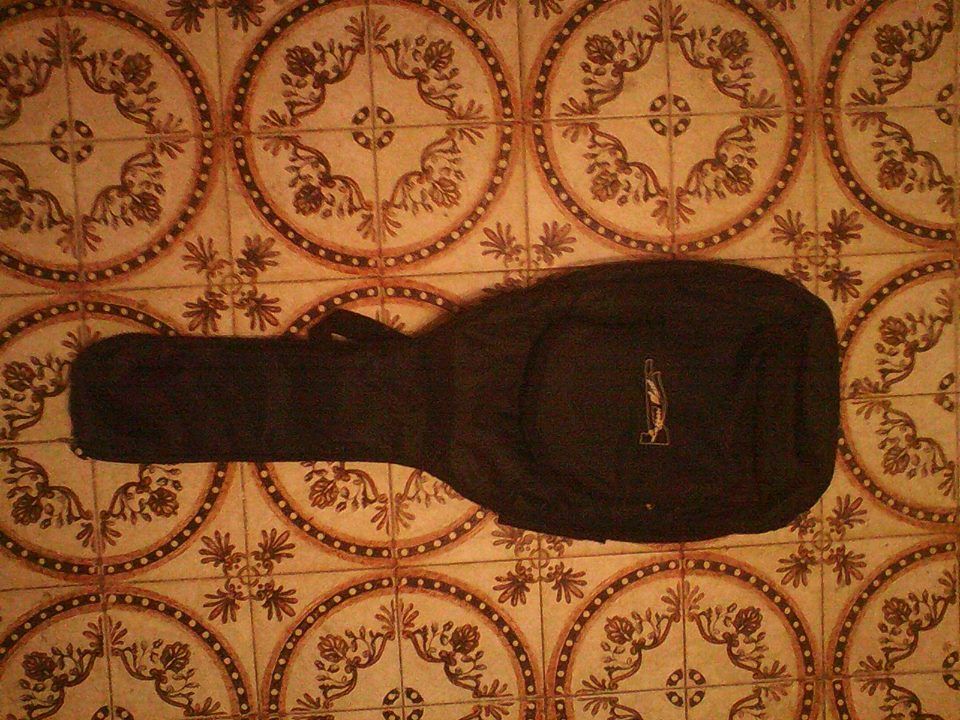 portachitarra el. 25€.jpg